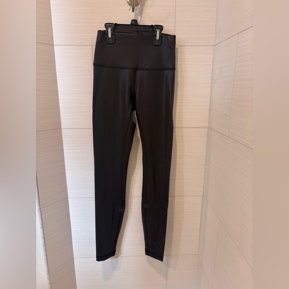 NWOT Lululemon size 4 WunderUnder black shimmer
